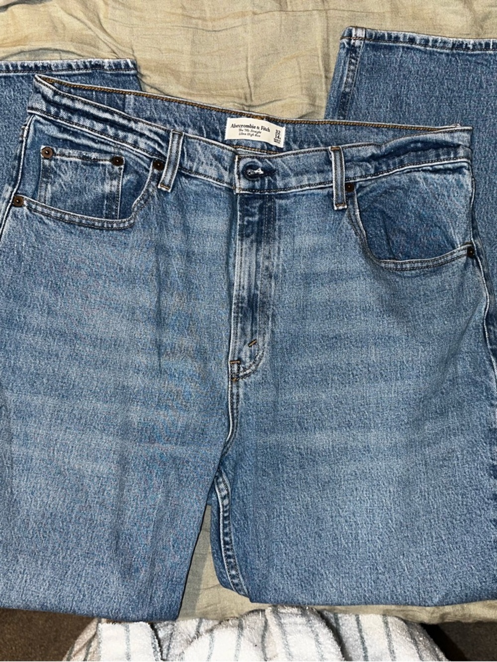 Abercrombie & Fitch Ultra High Rise 90s Straight Jeans